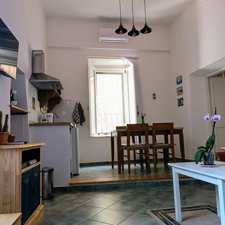 La Casetta Nelle Mura แตร์ราชินา ภายนอก รูปภาพ