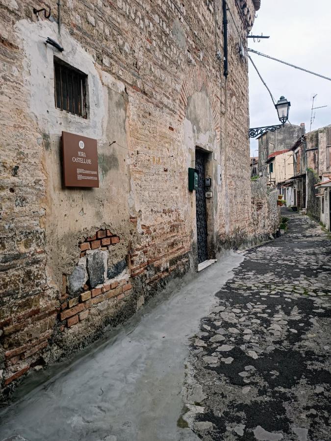 La Casetta Nelle Mura แตร์ราชินา ภายนอก รูปภาพ