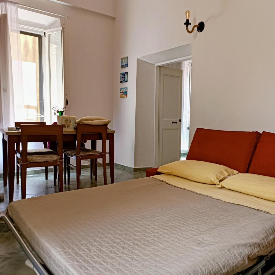 La Casetta Nelle Mura แตร์ราชินา ภายนอก รูปภาพ