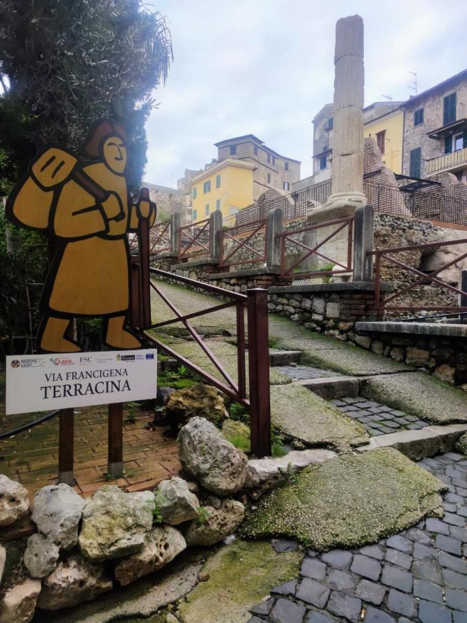 La Casetta Nelle Mura แตร์ราชินา ภายนอก รูปภาพ