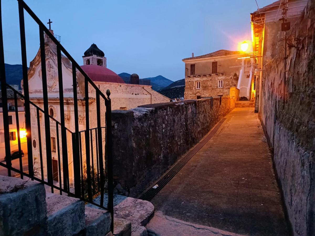 La Casetta Nelle Mura แตร์ราชินา ภายนอก รูปภาพ