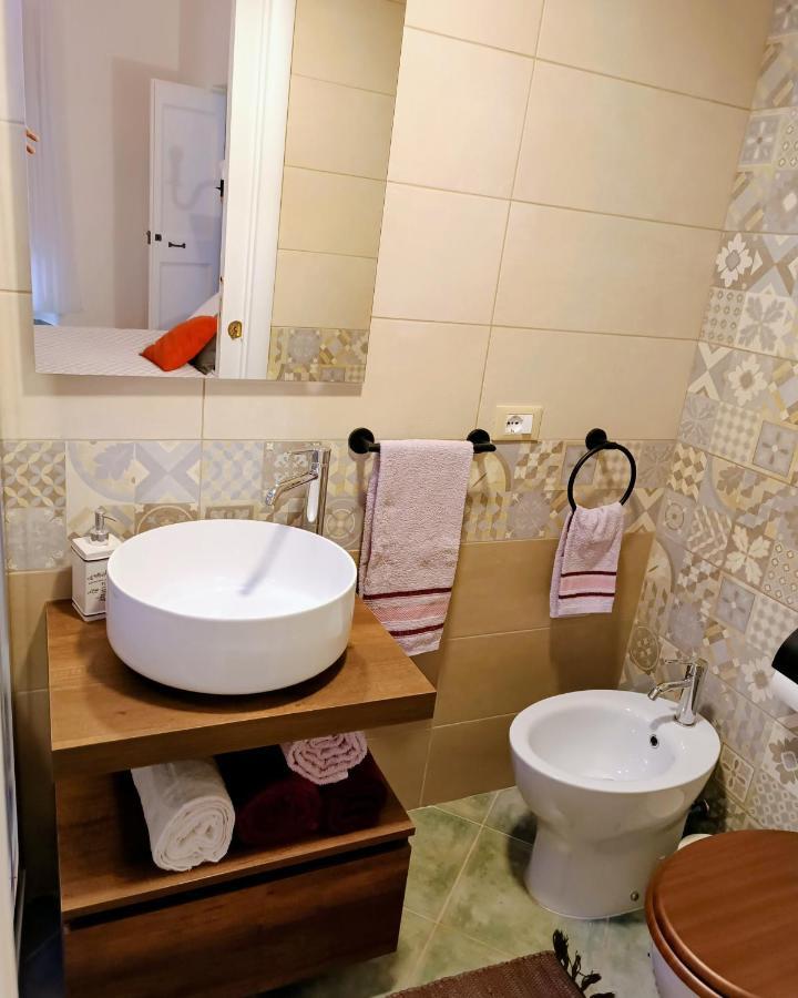 La Casetta Nelle Mura แตร์ราชินา ภายนอก รูปภาพ