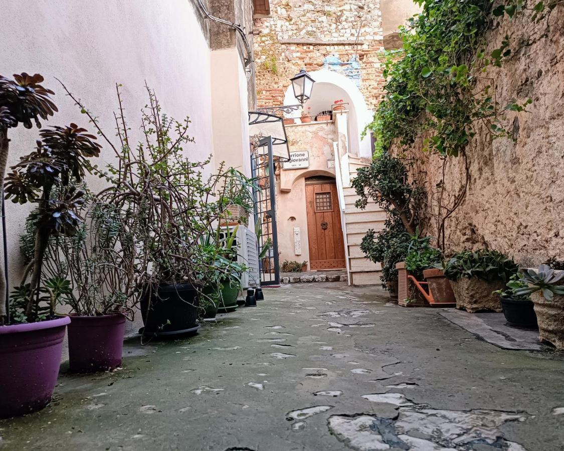 La Casetta Nelle Mura แตร์ราชินา ภายนอก รูปภาพ