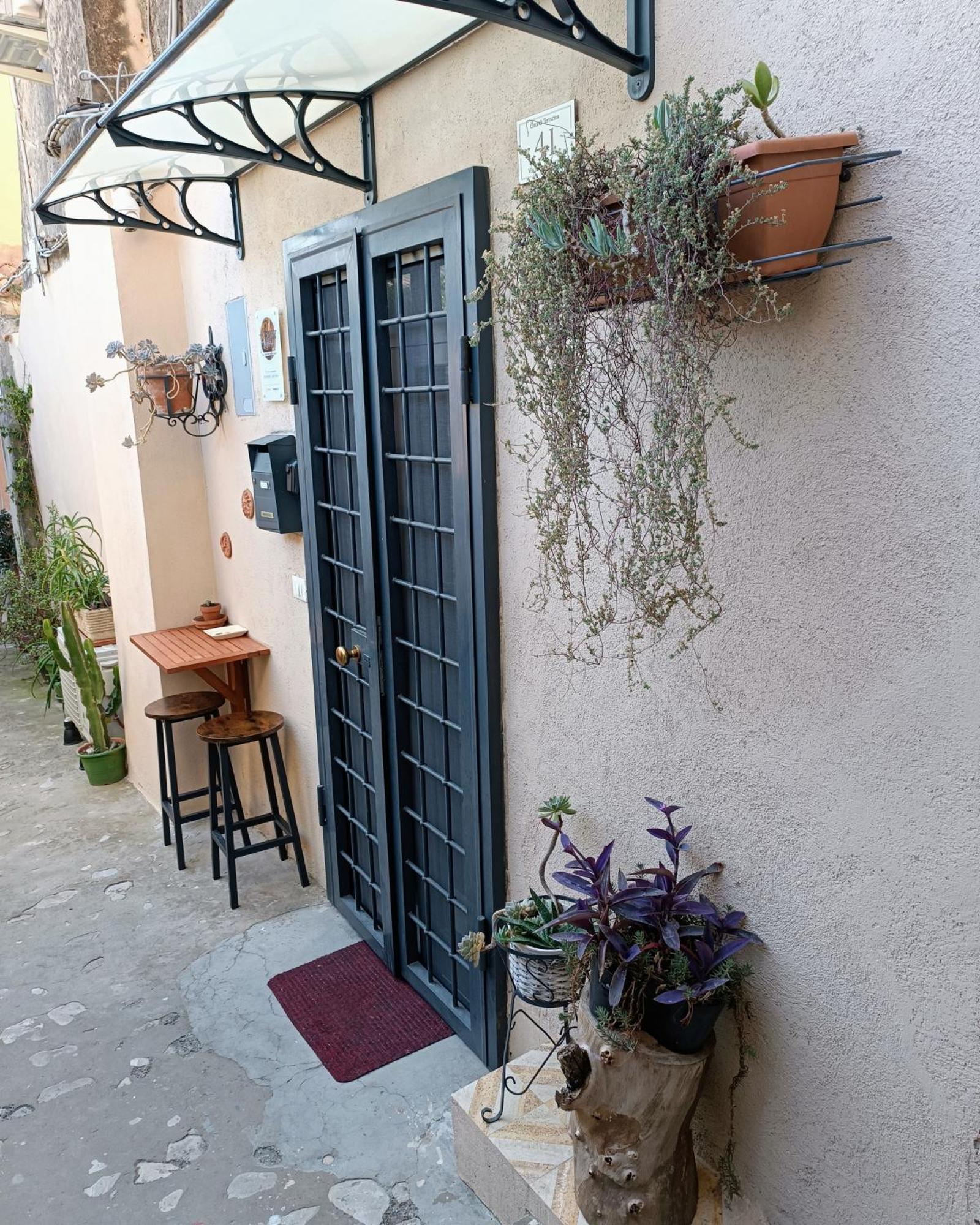 La Casetta Nelle Mura แตร์ราชินา ภายนอก รูปภาพ