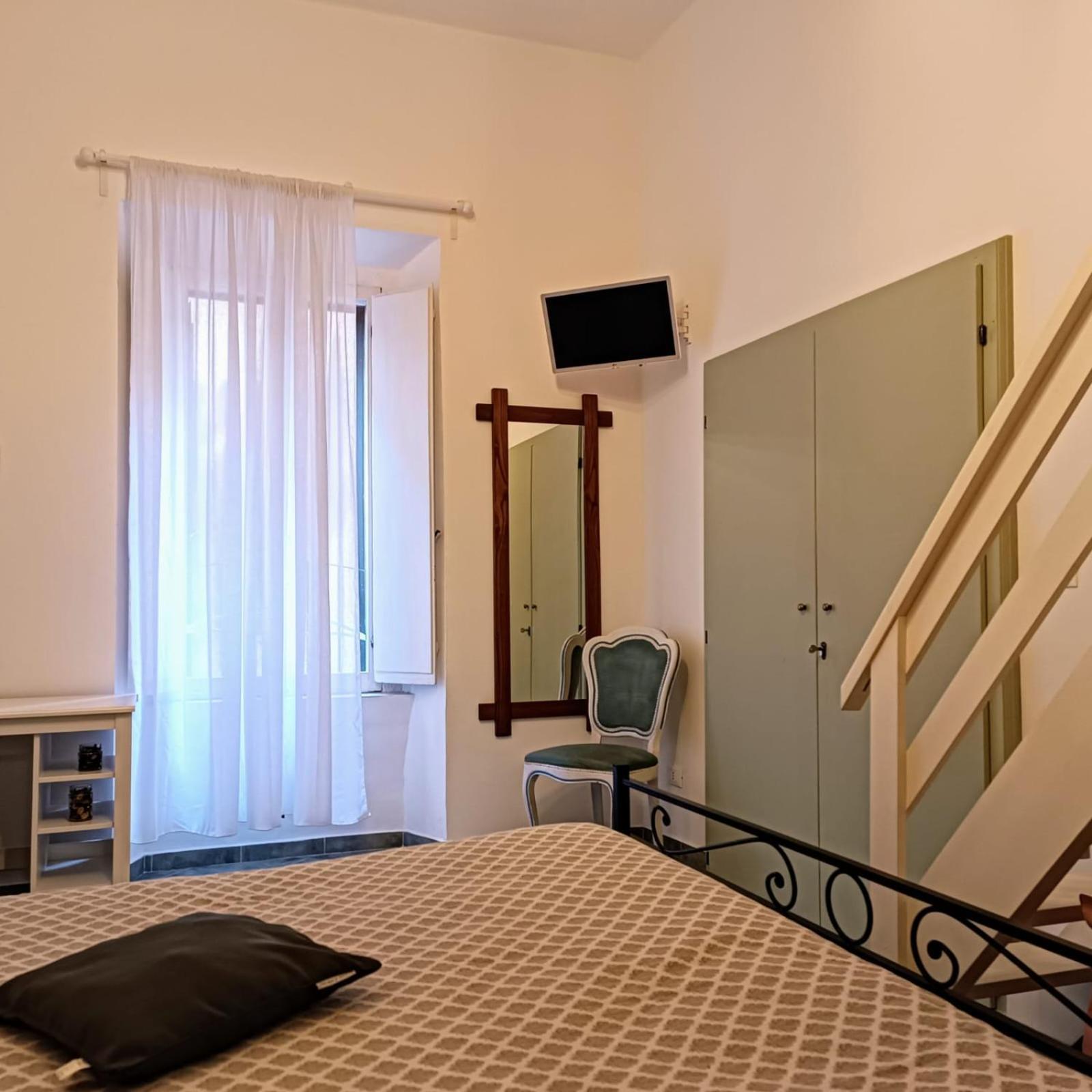 La Casetta Nelle Mura แตร์ราชินา ภายนอก รูปภาพ